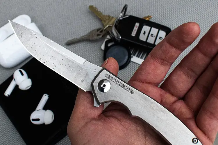 ZT 0450 knife in hand
