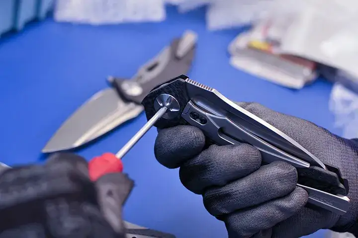 Adjusting ZT pivot screw with screwdriver